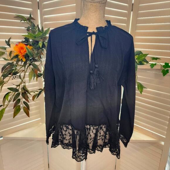 559 UMGEE BLACK LACE TASSEL BLOUSE - Picture 2 of 7